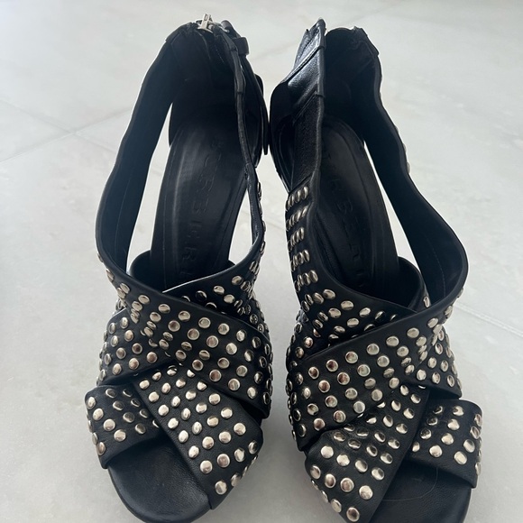 Burberry gentle used heels with silver studs - Picture 5 of 8
